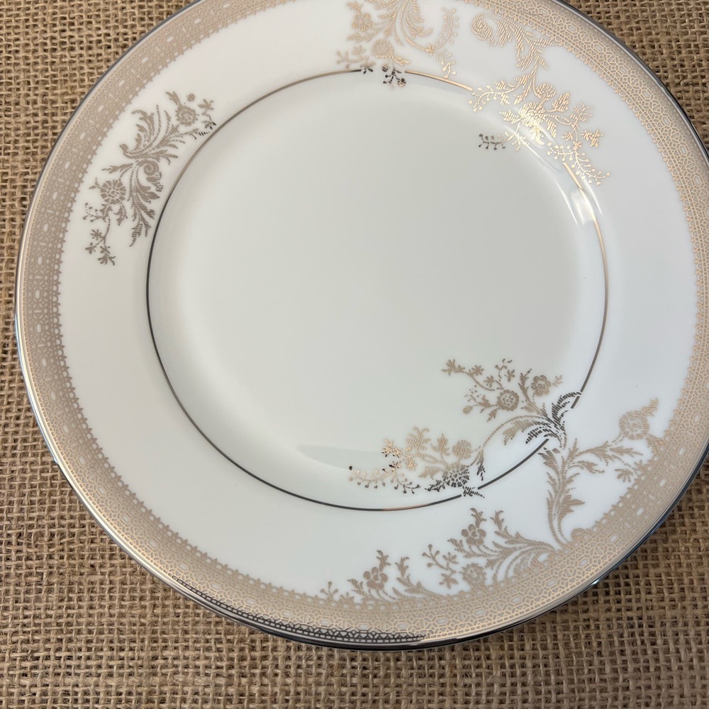 Vera Wang Vera Lace Wedgewood 5PCE China set - Picture 5 of 11